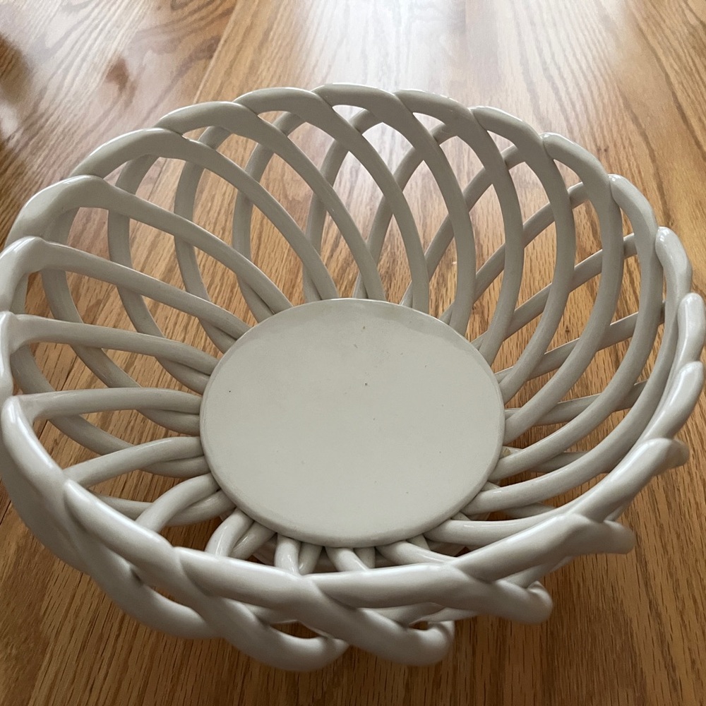 COPY - Vintage White Woven Lattice Ceramic Bread Basket Fruit Bowl by Lindsey J…